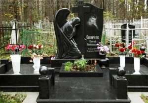 красивые памятники на кладбище В Слуцке